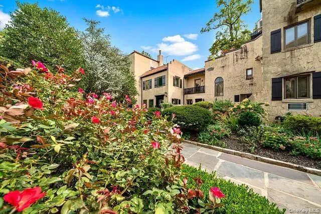 215 Middle Neck Road # D3, Great Neck, NY 11021