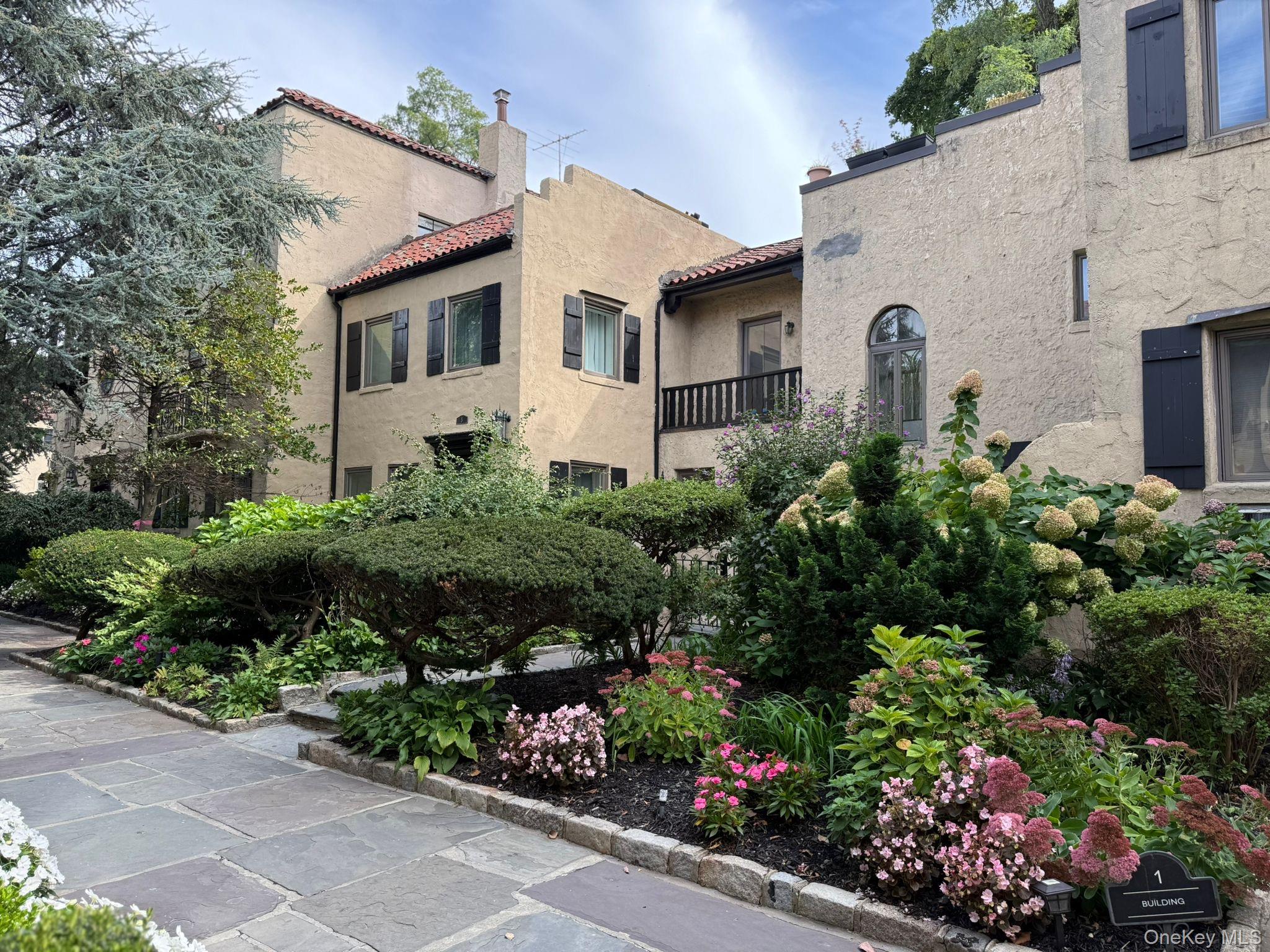 215 Middle Neck Road # D3, Great Neck, NY 11021