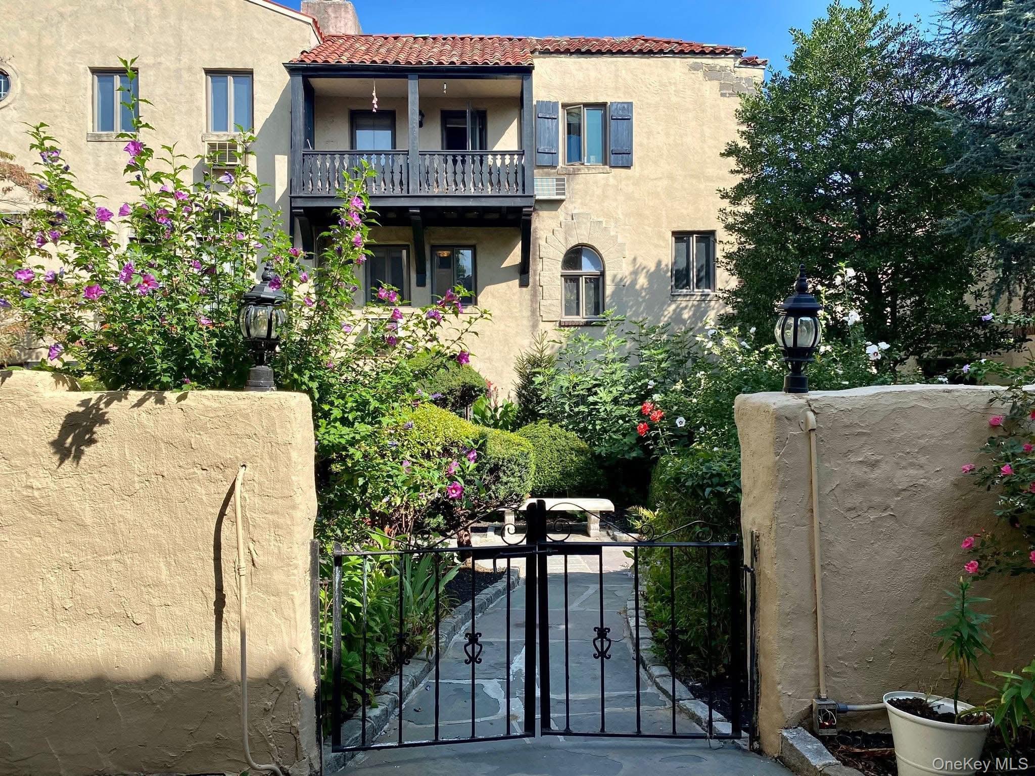 215 Middle Neck Road # D3, Great Neck, NY 11021