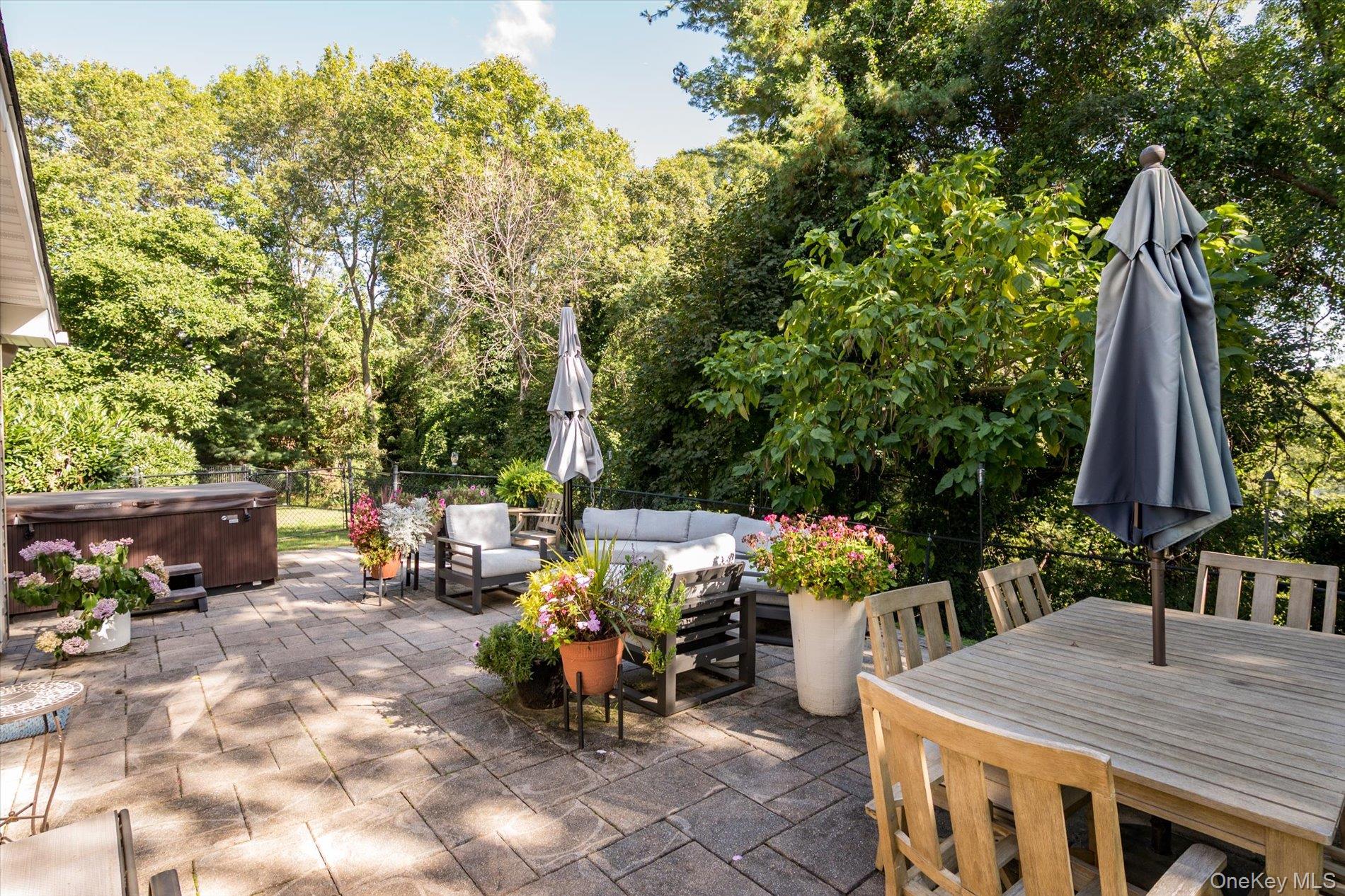 4 Whittock Lane, Melville, NY 11747