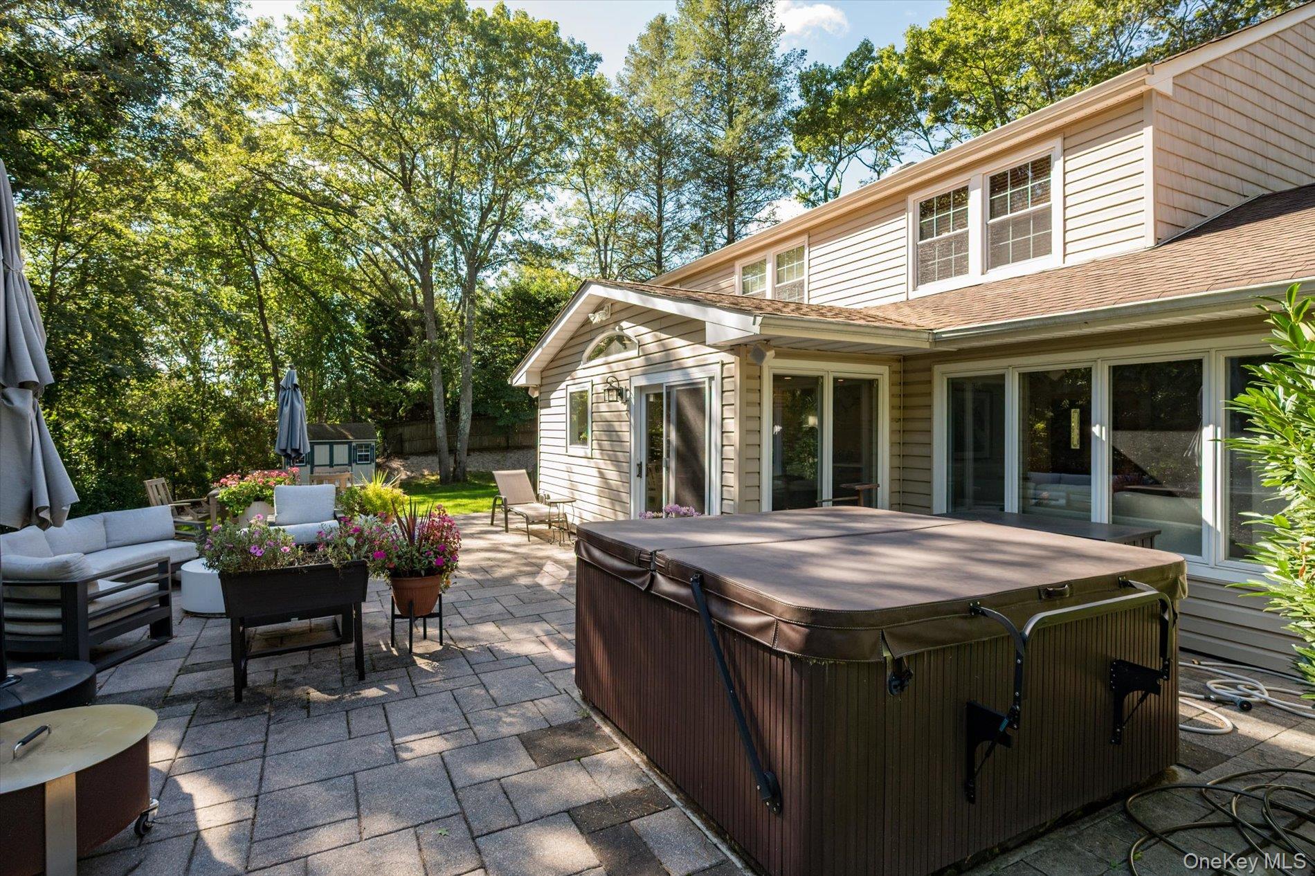 4 Whittock Lane, Melville, NY 11747