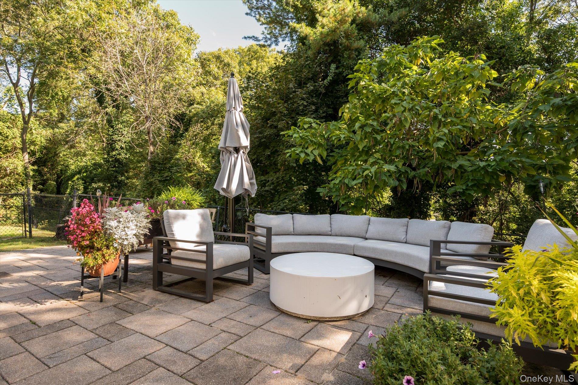 4 Whittock Lane, Melville, NY 11747