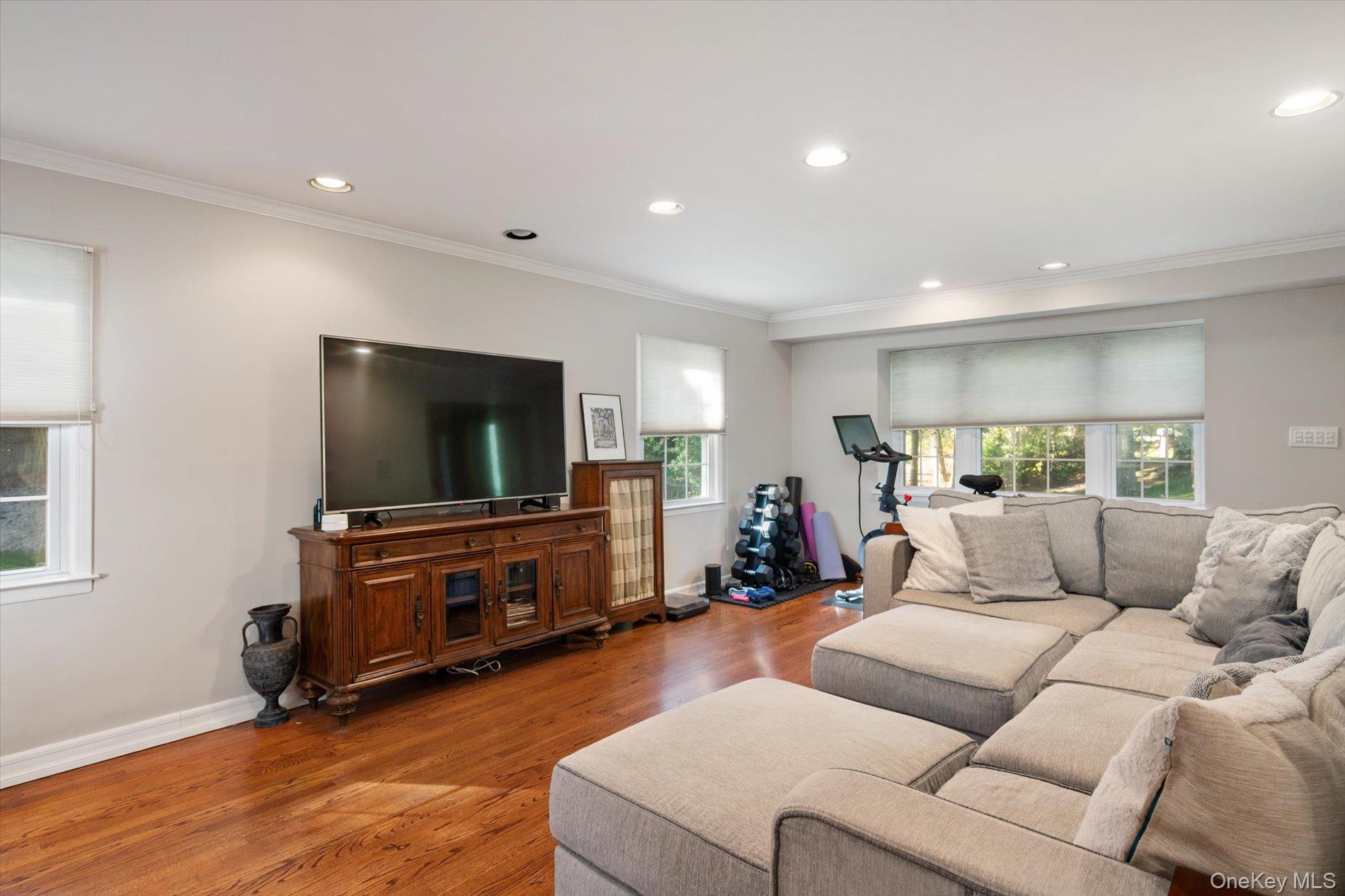 4 Whittock Lane, Melville, NY 11747