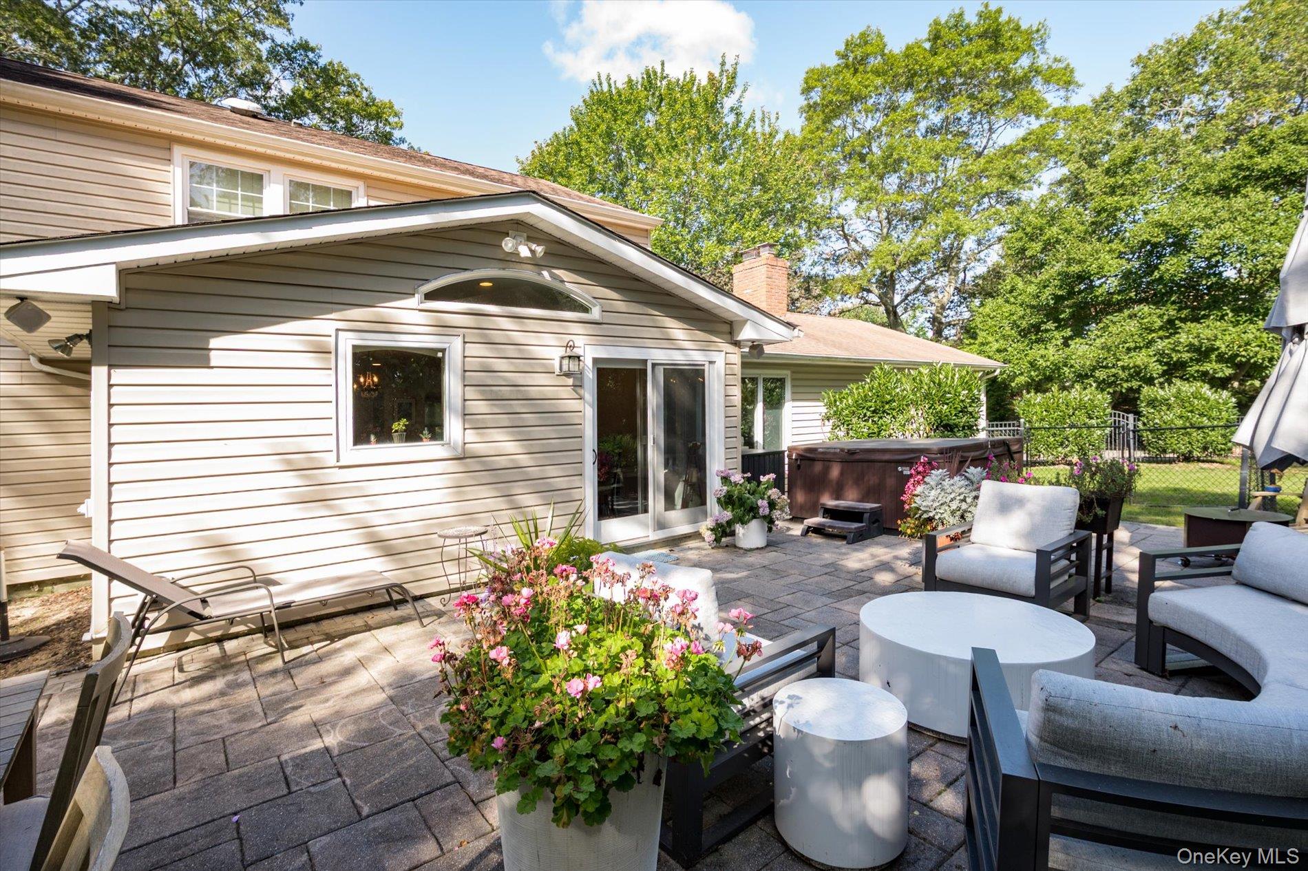 4 Whittock Lane, Melville, NY 11747