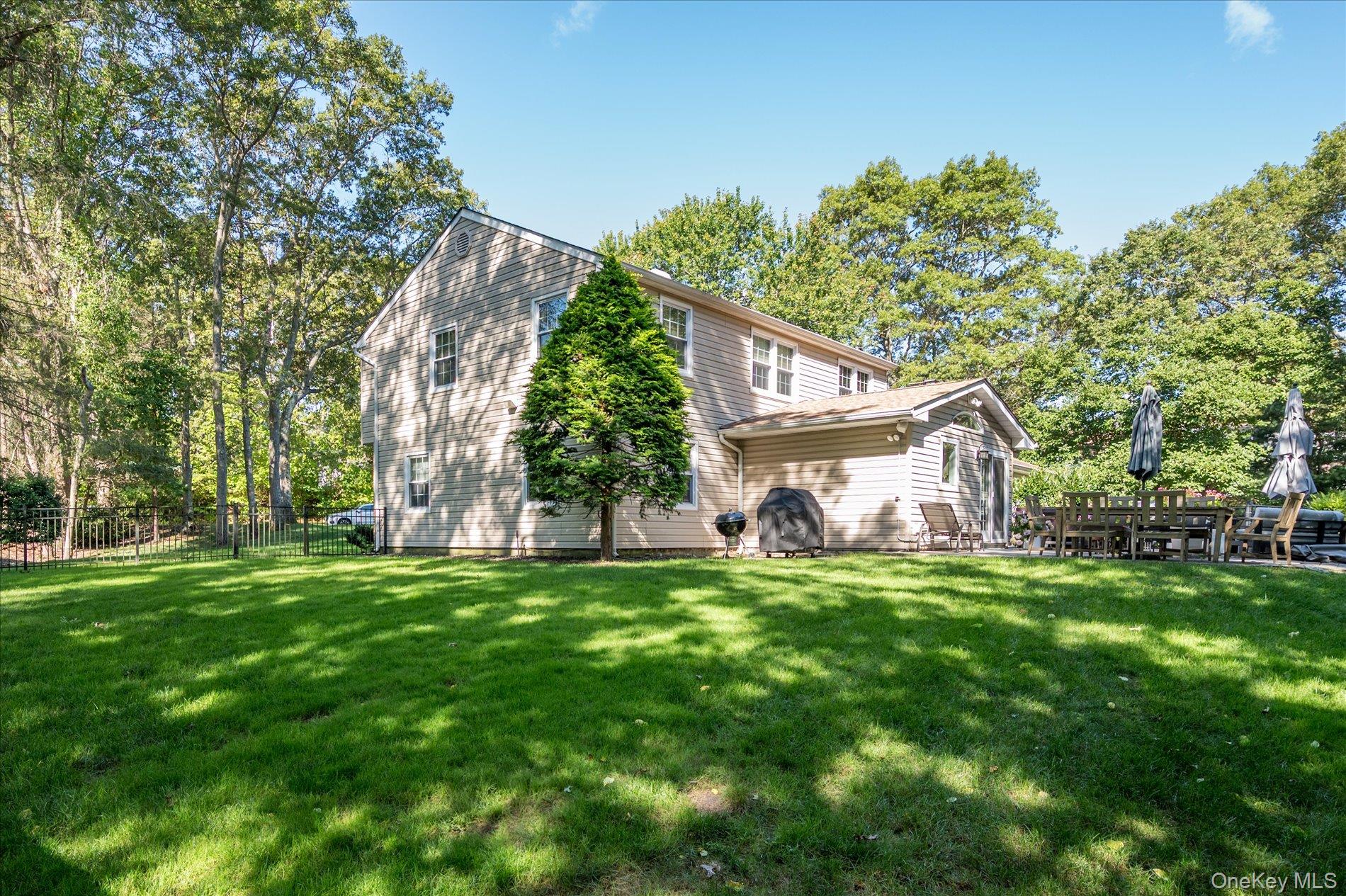 4 Whittock Lane, Melville, NY 11747