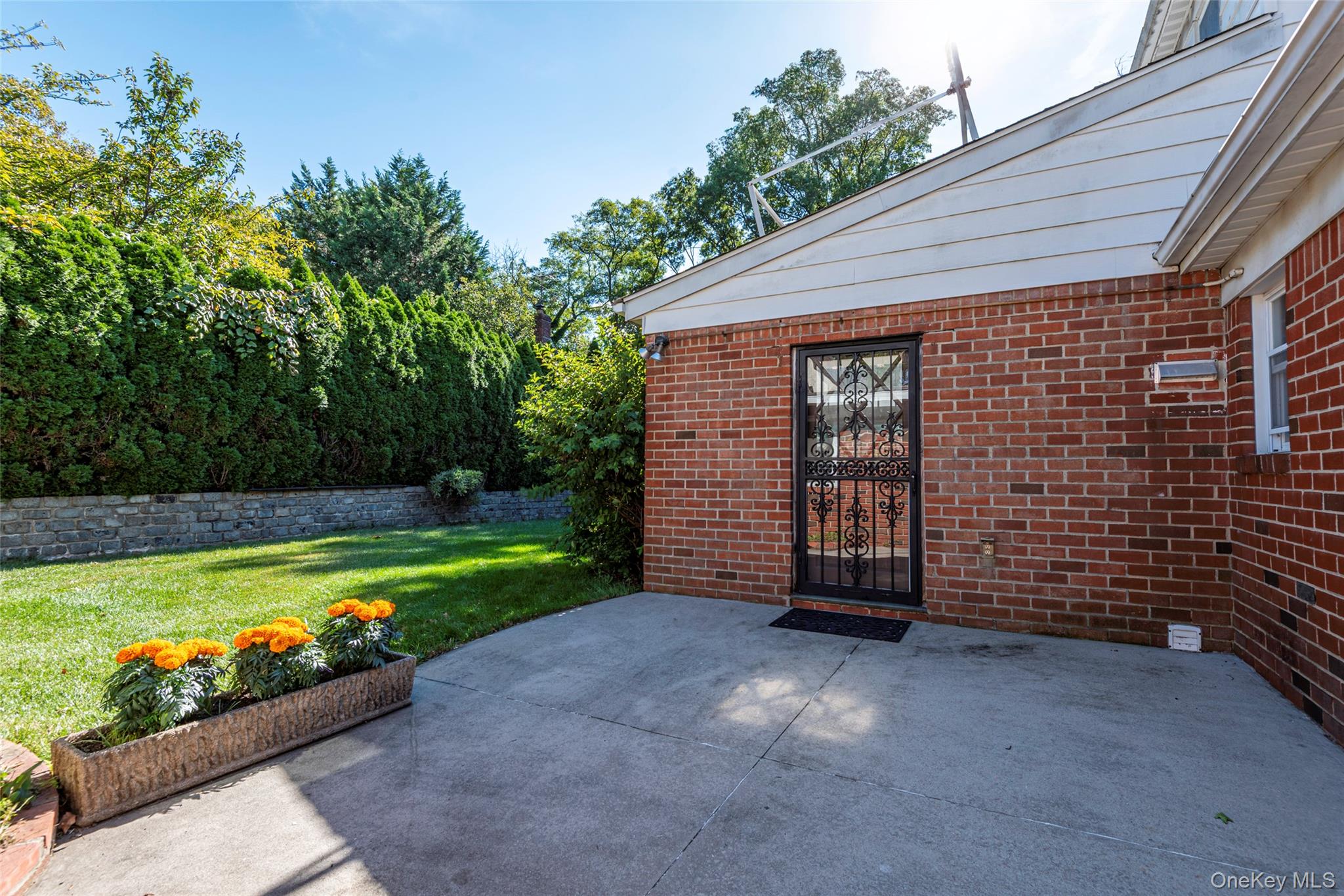 53-21 240th Street, Douglaston, NY 11362