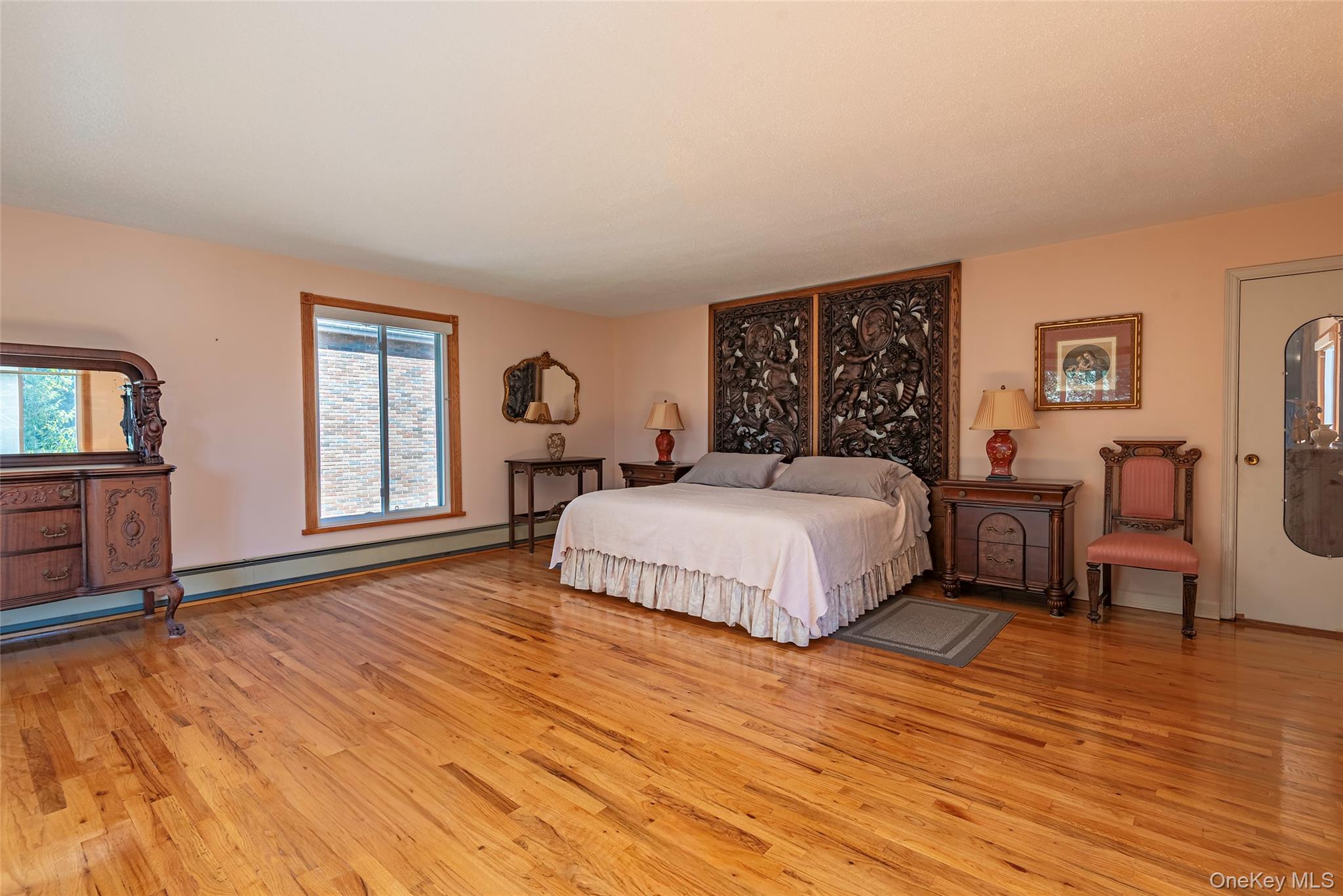 53-21 240th Street, Douglaston, NY 11362