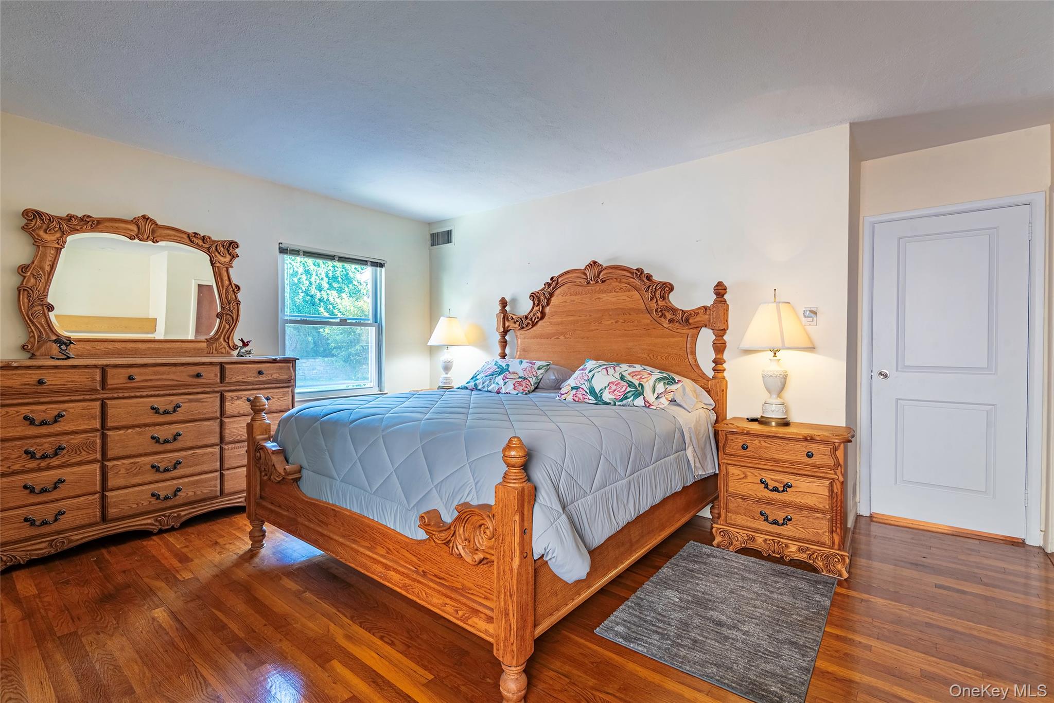 53-21 240th Street, Douglaston, NY 11362