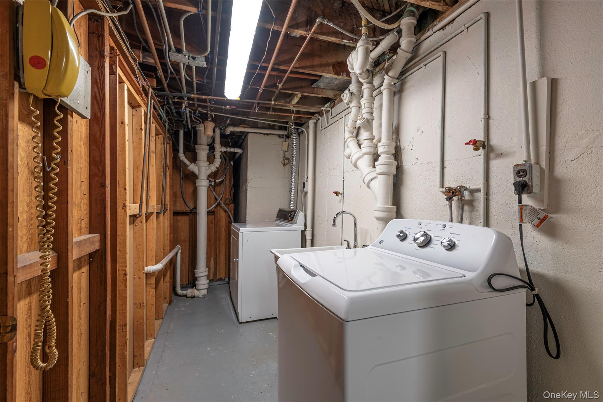 53-21 240th Street, Douglaston, NY 11362