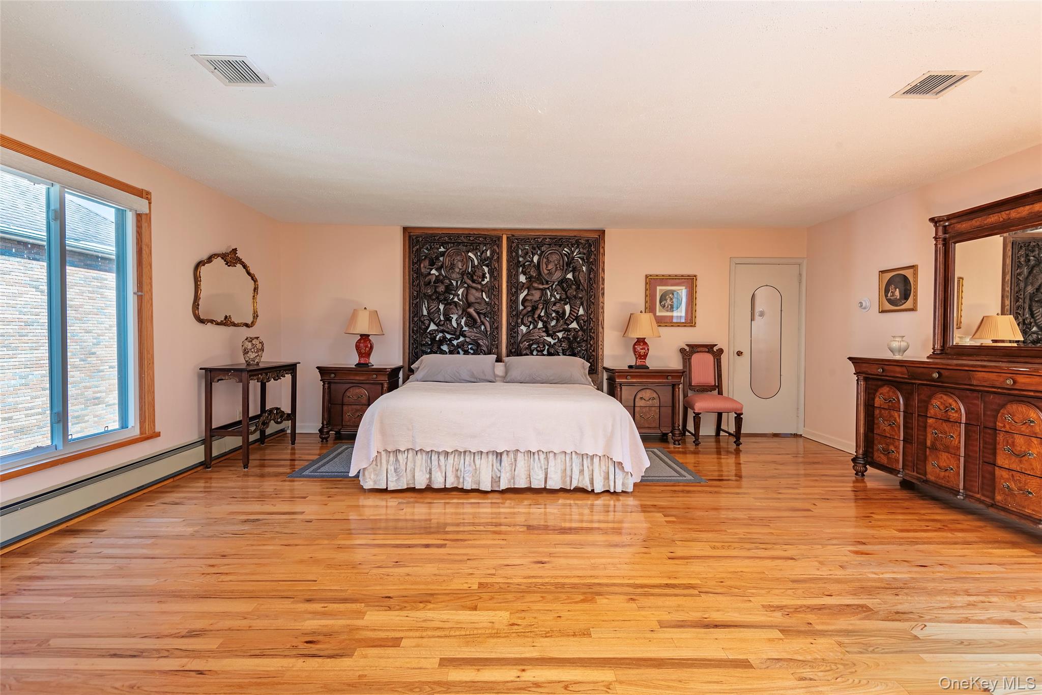 53-21 240th Street, Douglaston, NY 11362