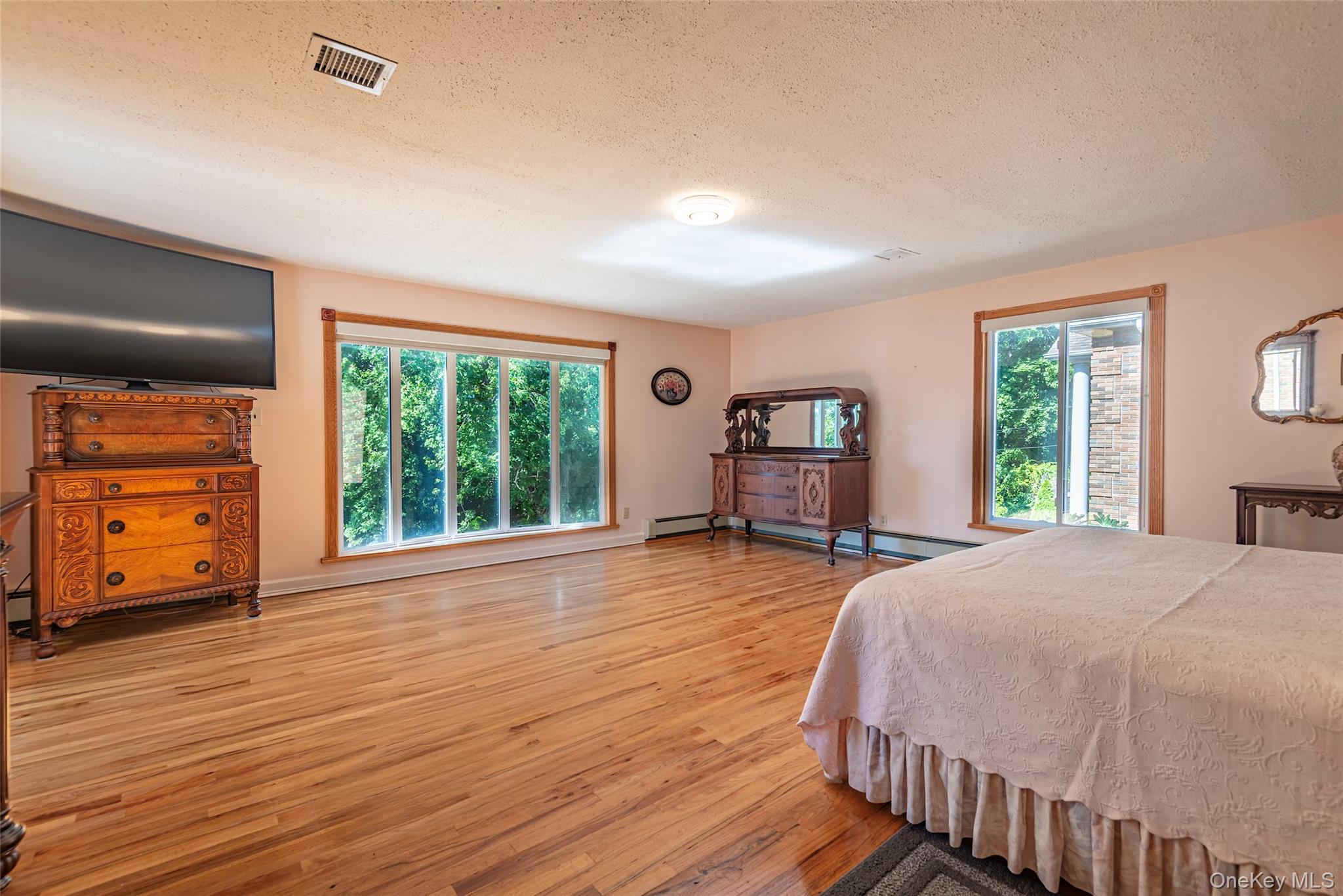 53-21 240th Street, Douglaston, NY 11362