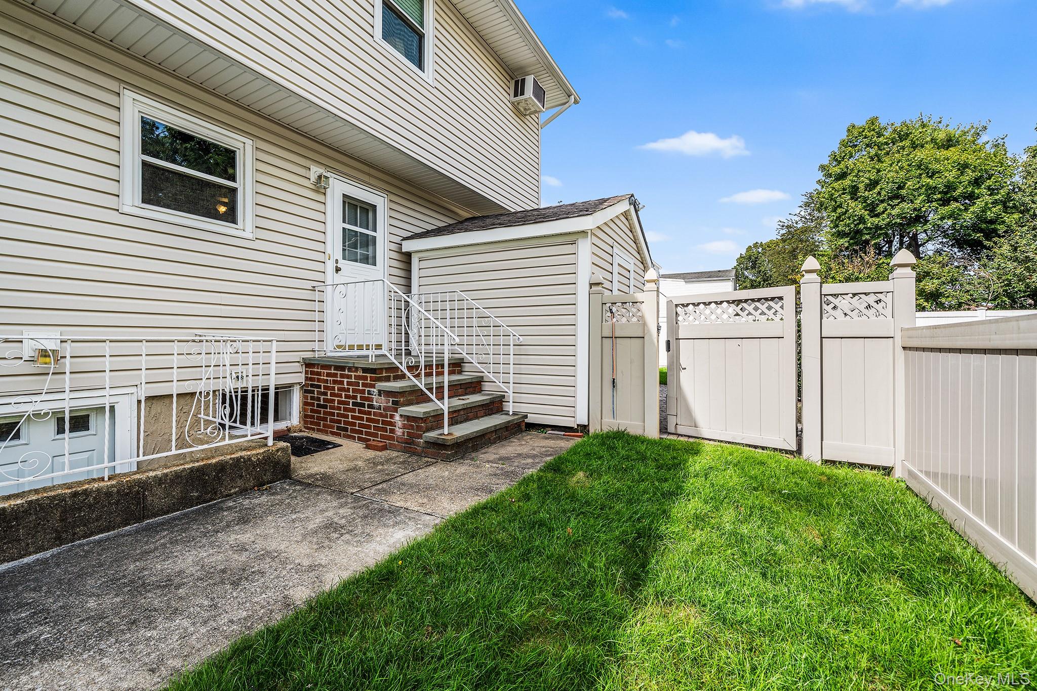 128 N Windhorst Avenue, Bethpage, NY 11714