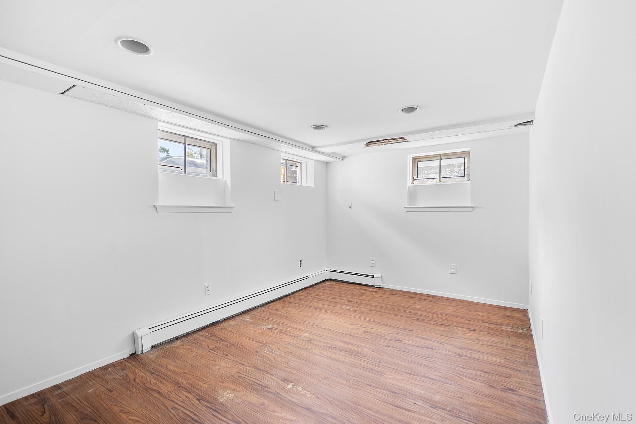 128 N Windhorst Avenue, Bethpage, NY 11714