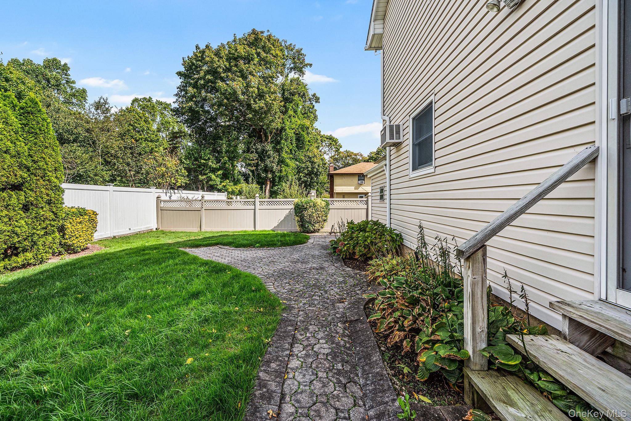 128 N Windhorst Avenue, Bethpage, NY 11714