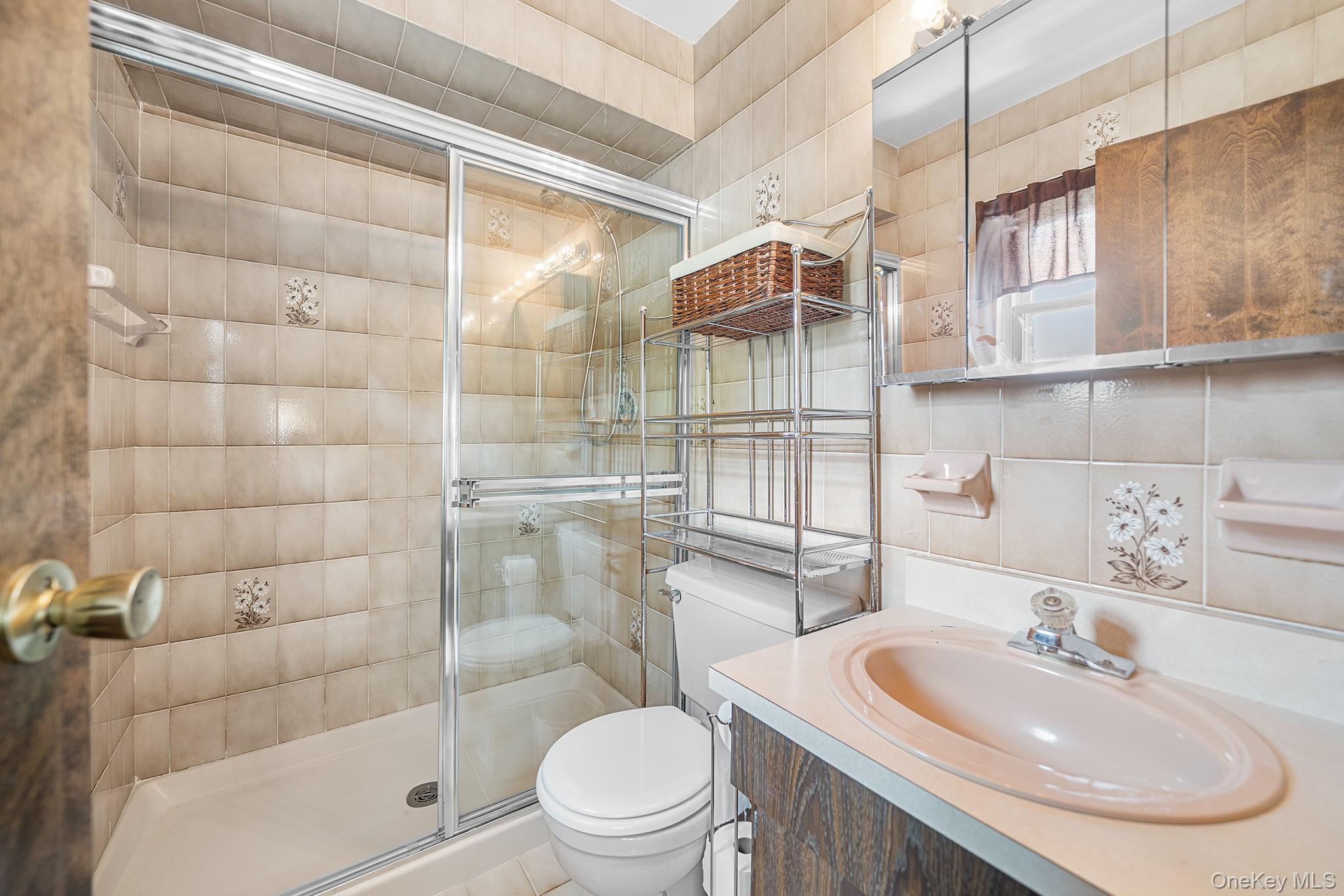 128 N Windhorst Avenue, Bethpage, NY 11714