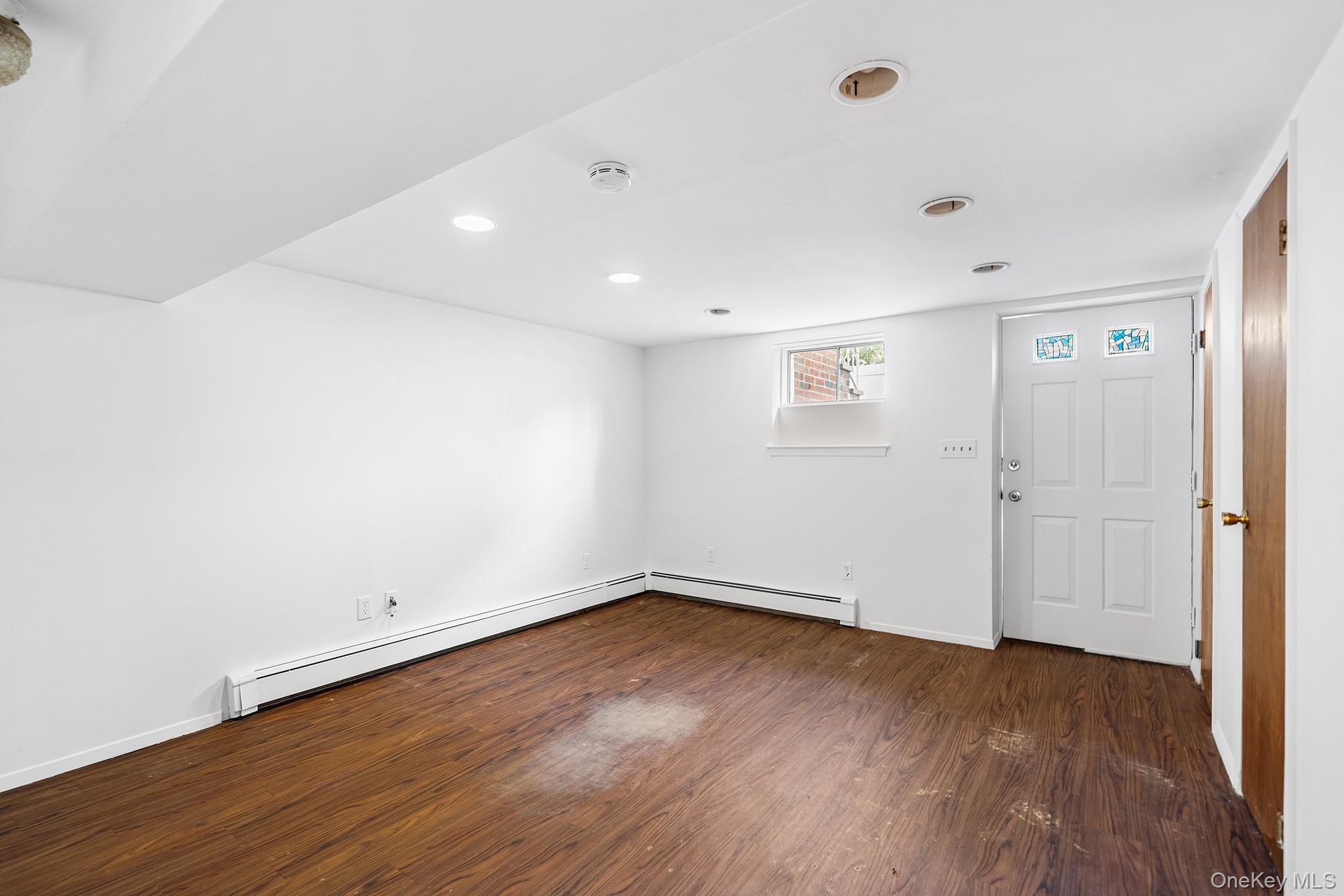 128 N Windhorst Avenue, Bethpage, NY 11714