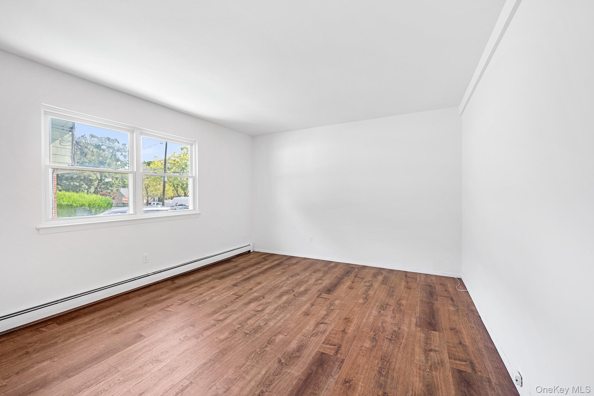 128 N Windhorst Avenue, Bethpage, NY 11714