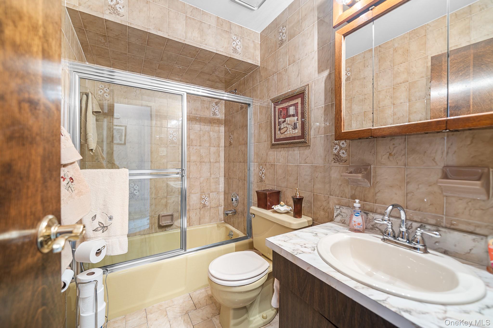 128 N Windhorst Avenue, Bethpage, NY 11714