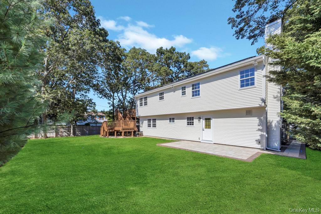 2 Pearl Place, Greenlawn, NY 11740