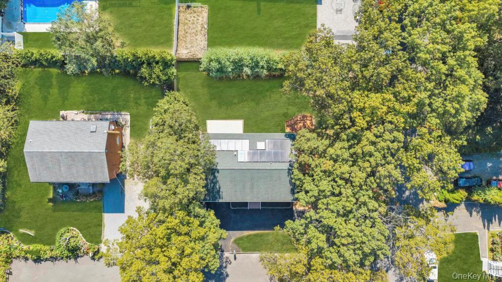 2 Pearl Place, Greenlawn, NY 11740