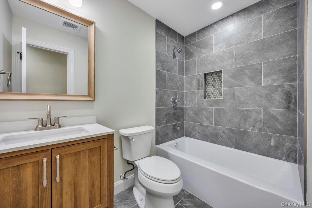 2 Pearl Place, Greenlawn, NY 11740