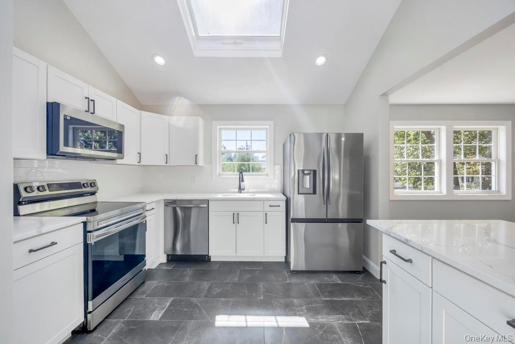 2 Pearl Place, Greenlawn, NY 11740