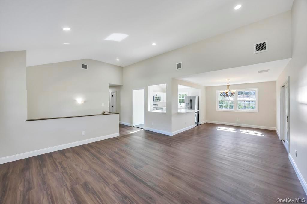 2 Pearl Place, Greenlawn, NY 11740