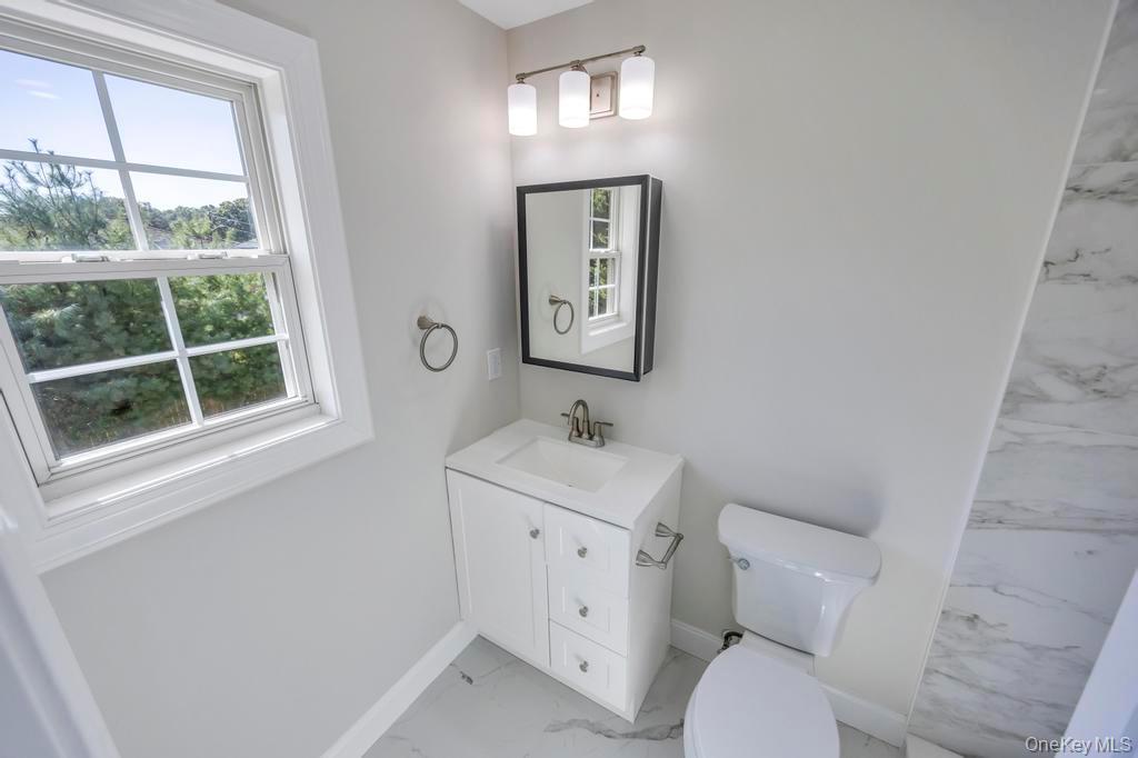 2 Pearl Place, Greenlawn, NY 11740