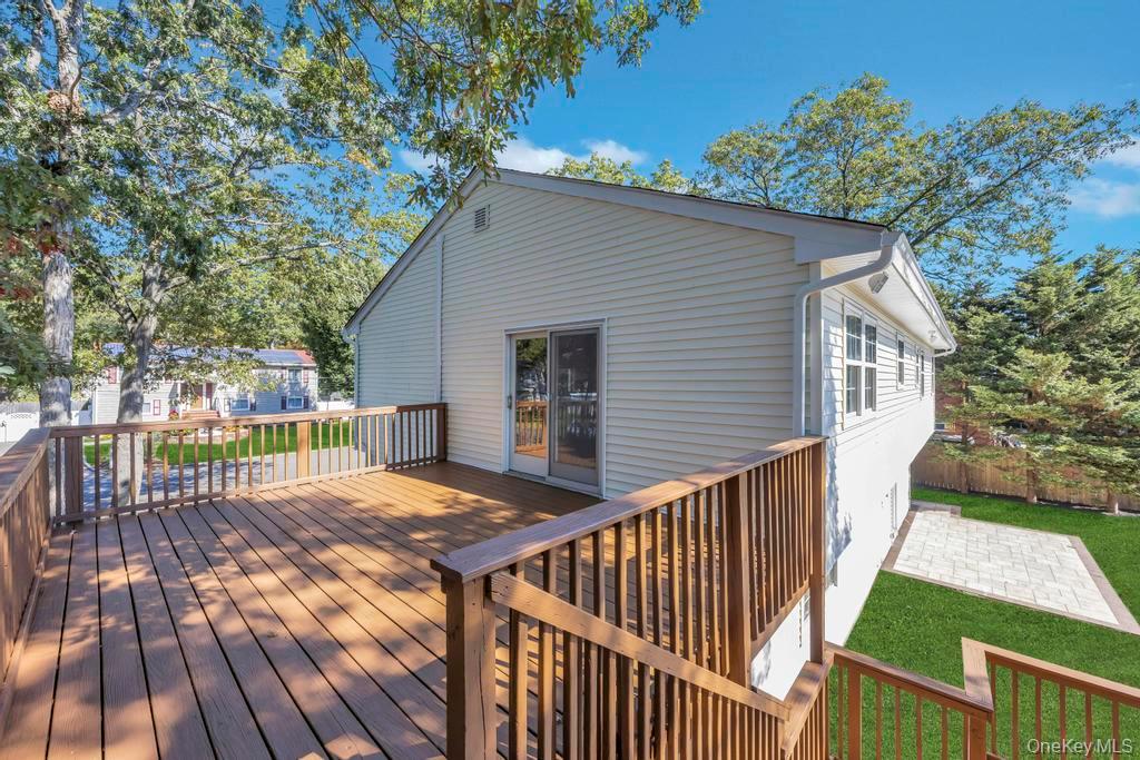 2 Pearl Place, Greenlawn, NY 11740