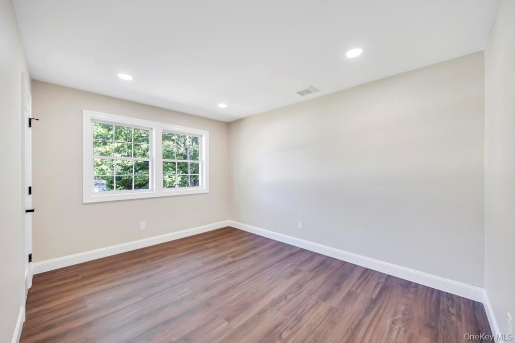 2 Pearl Place, Greenlawn, NY 11740