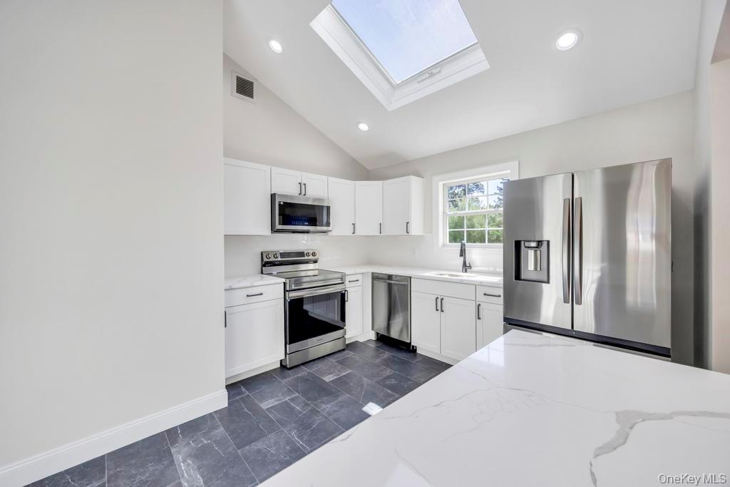 2 Pearl Place, Greenlawn, NY 11740