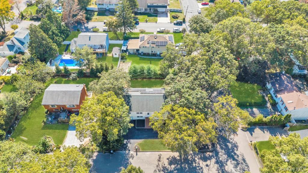 2 Pearl Place, Greenlawn, NY 11740