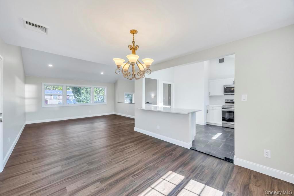 2 Pearl Place, Greenlawn, NY 11740