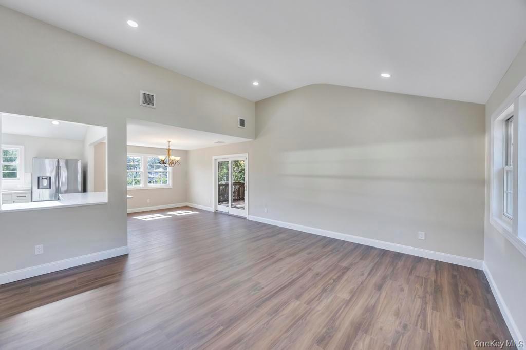 2 Pearl Place, Greenlawn, NY 11740