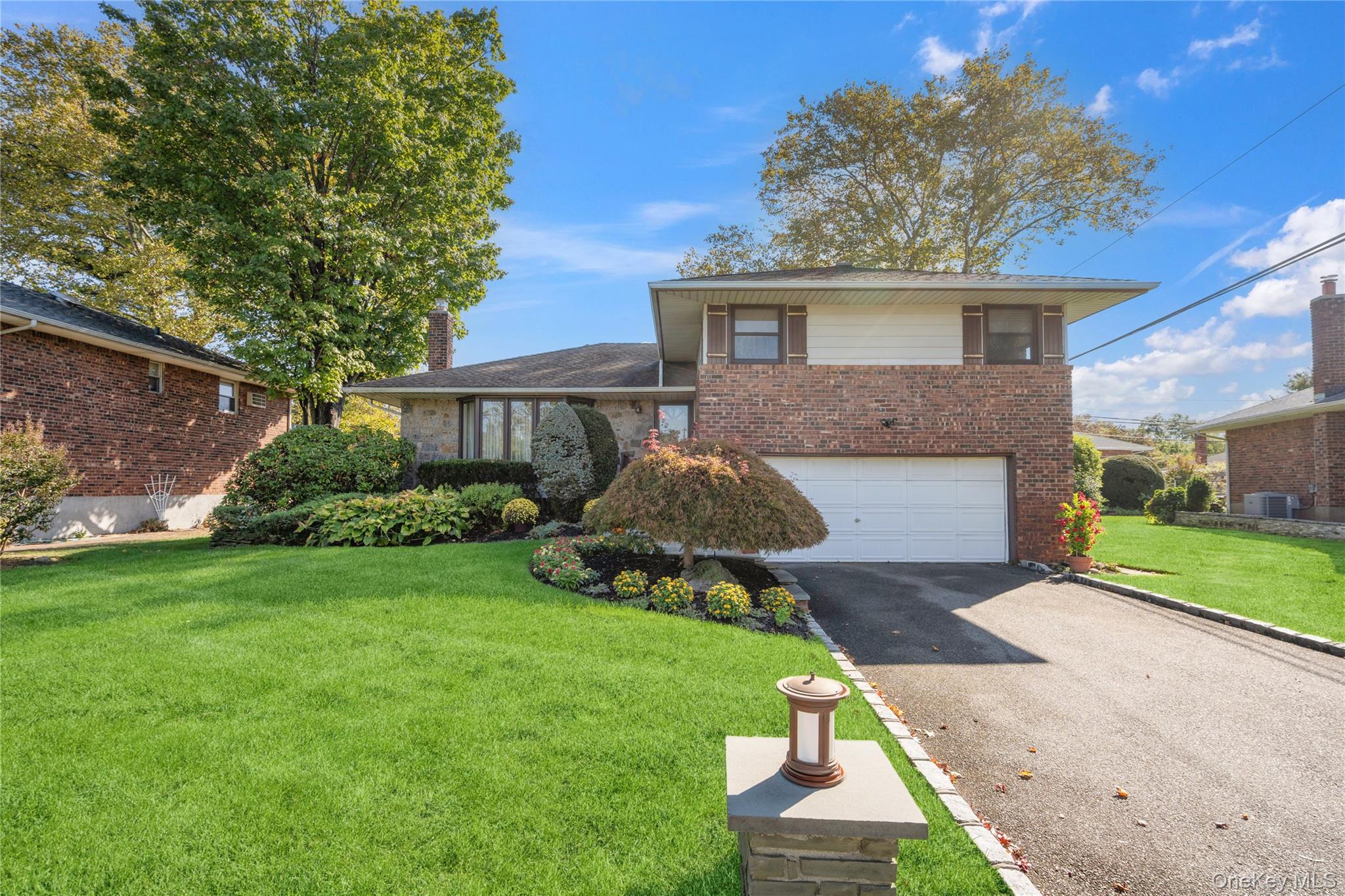 17 Center Drive, Syosset, NY 11791