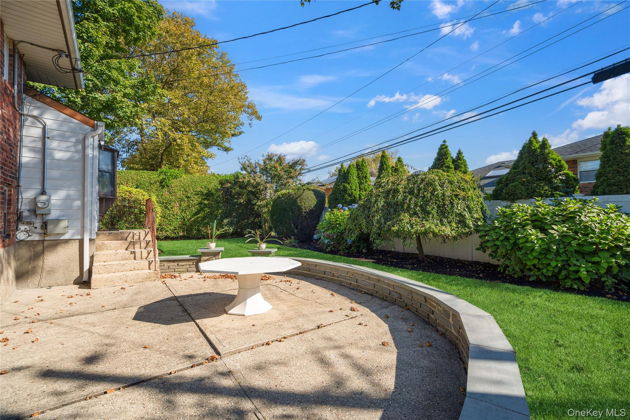 17 Center Drive, Syosset, NY 11791