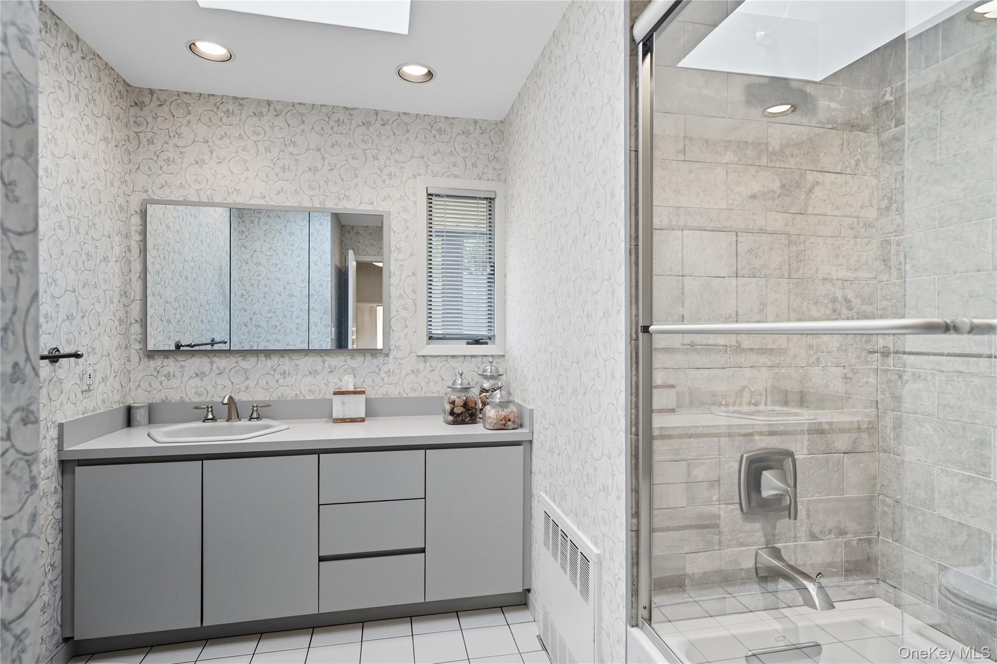 17 Center Drive, Syosset, NY 11791