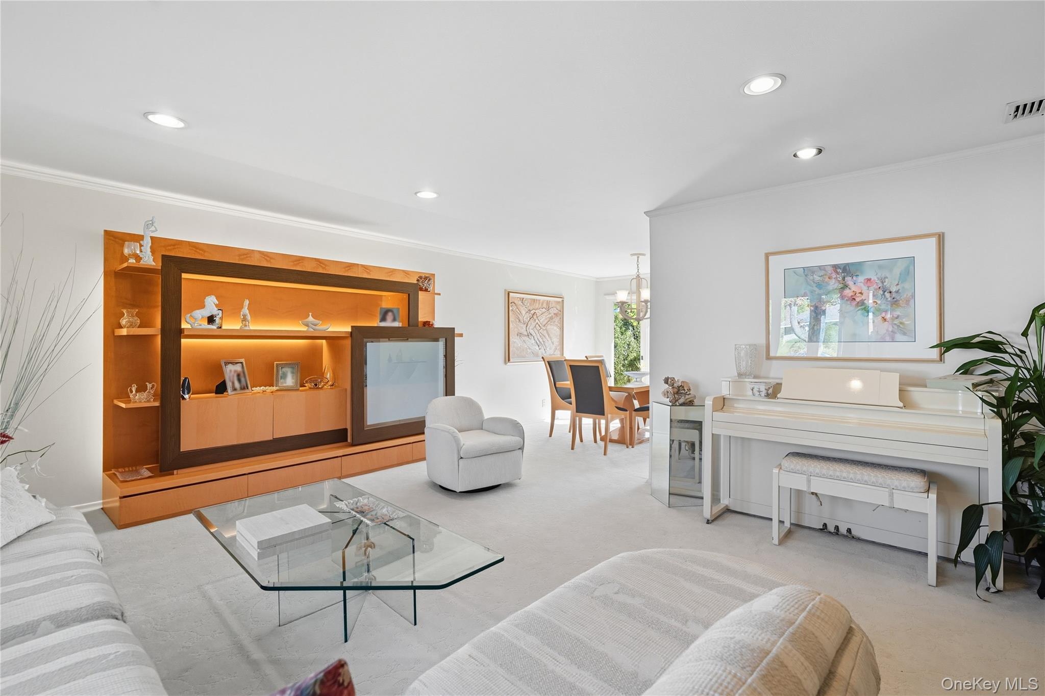 17 Center Drive, Syosset, NY 11791