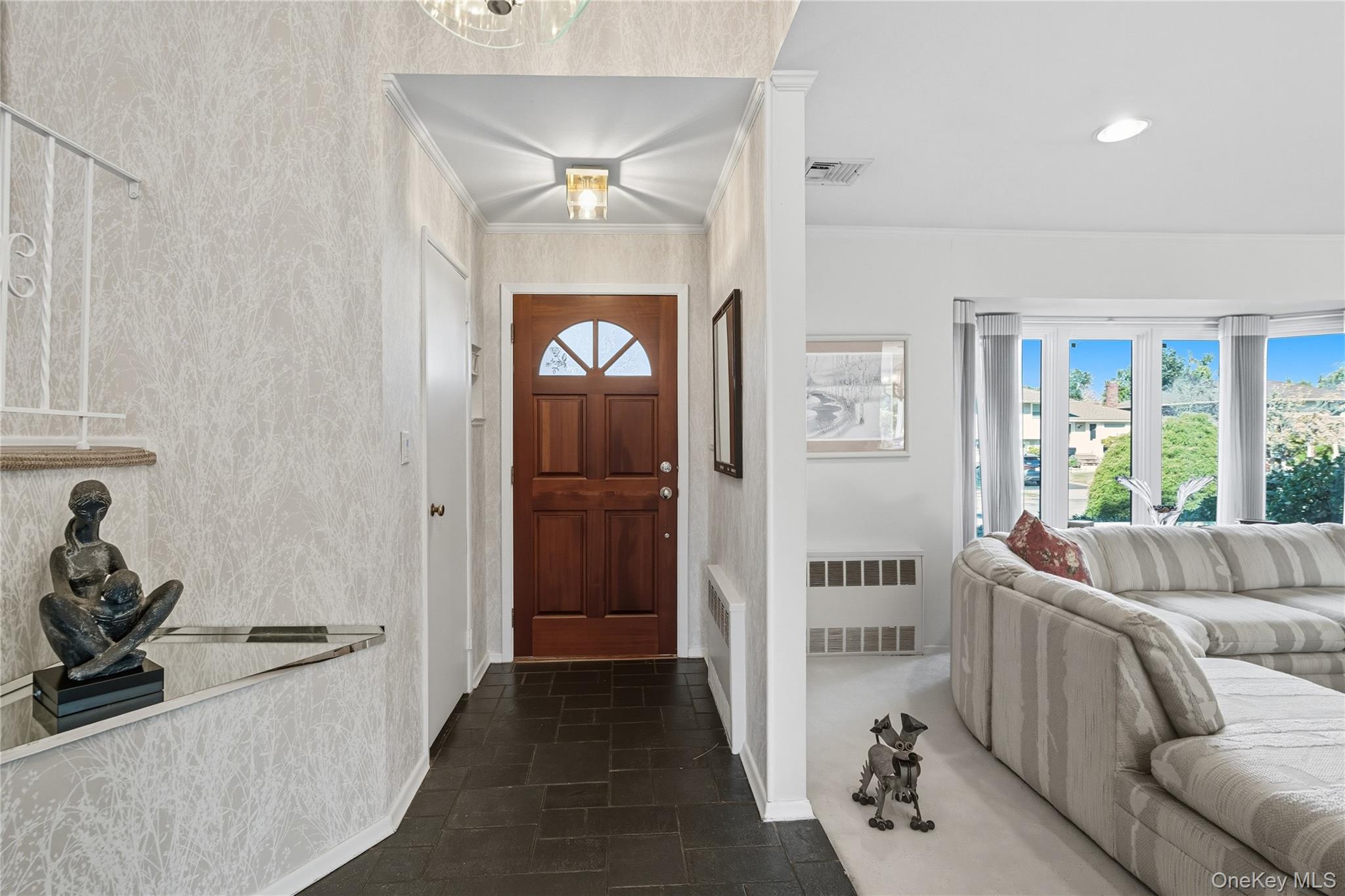 17 Center Drive, Syosset, NY 11791