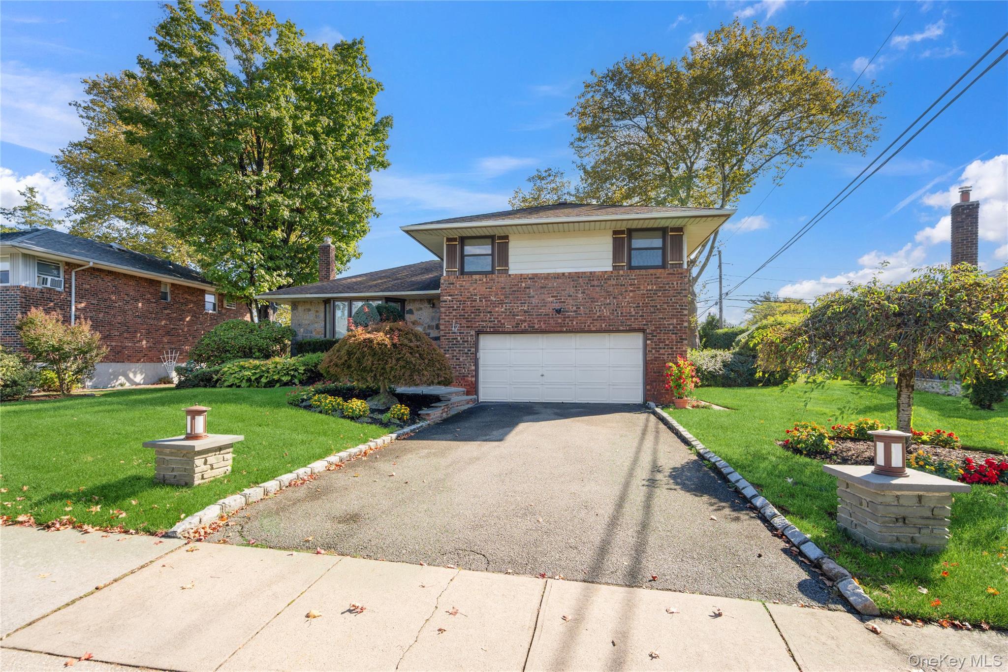 17 Center Drive, Syosset, NY 11791