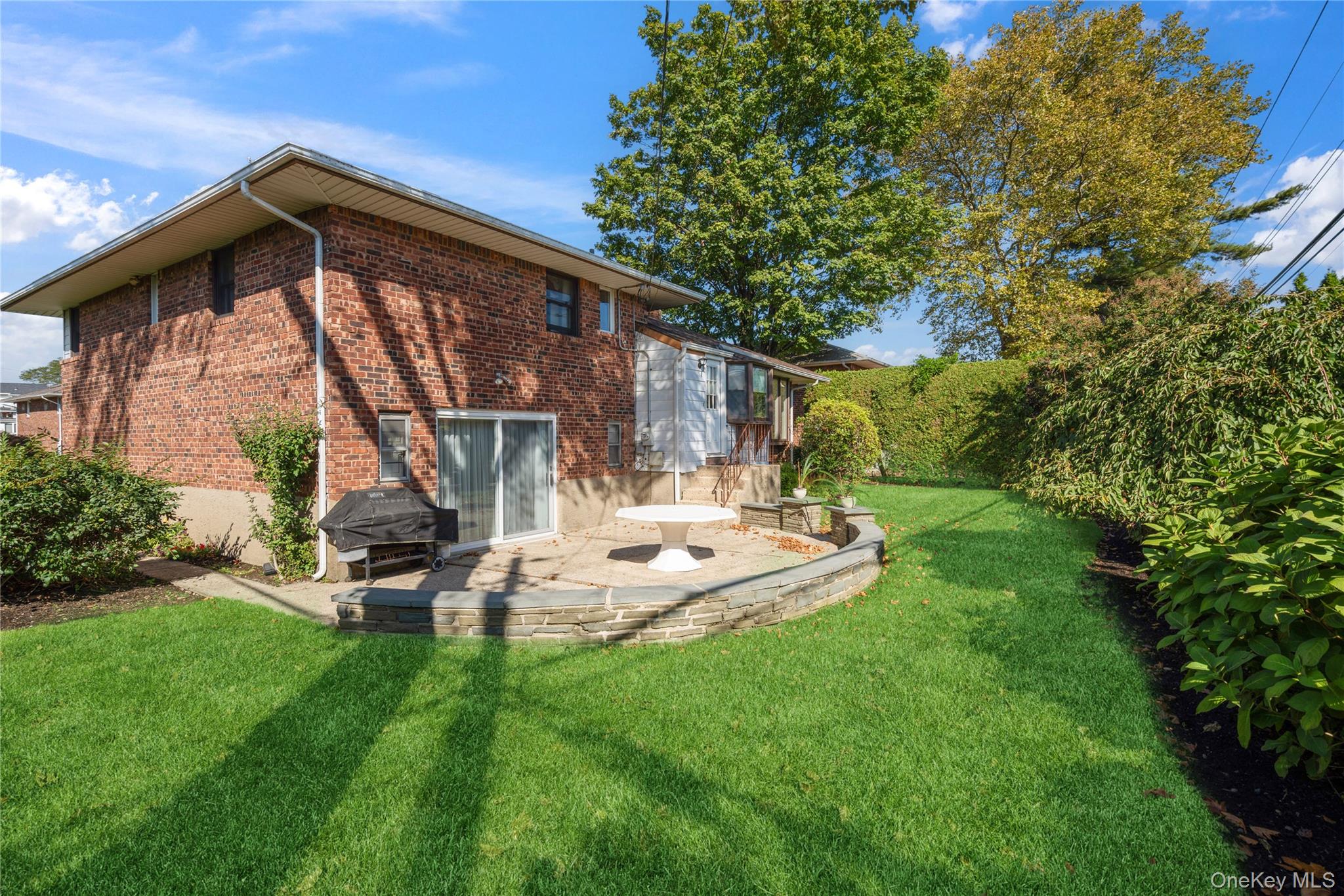 17 Center Drive, Syosset, NY 11791