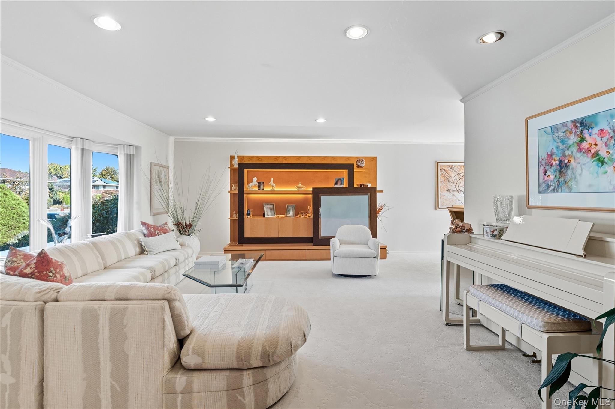 17 Center Drive, Syosset, NY 11791