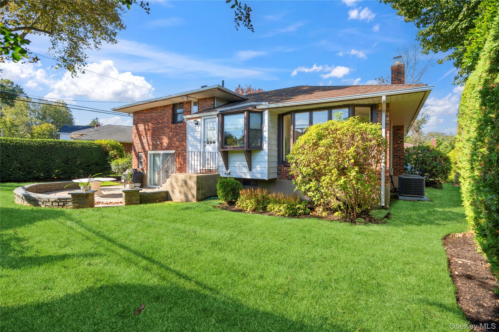 17 Center Drive, Syosset, NY 11791