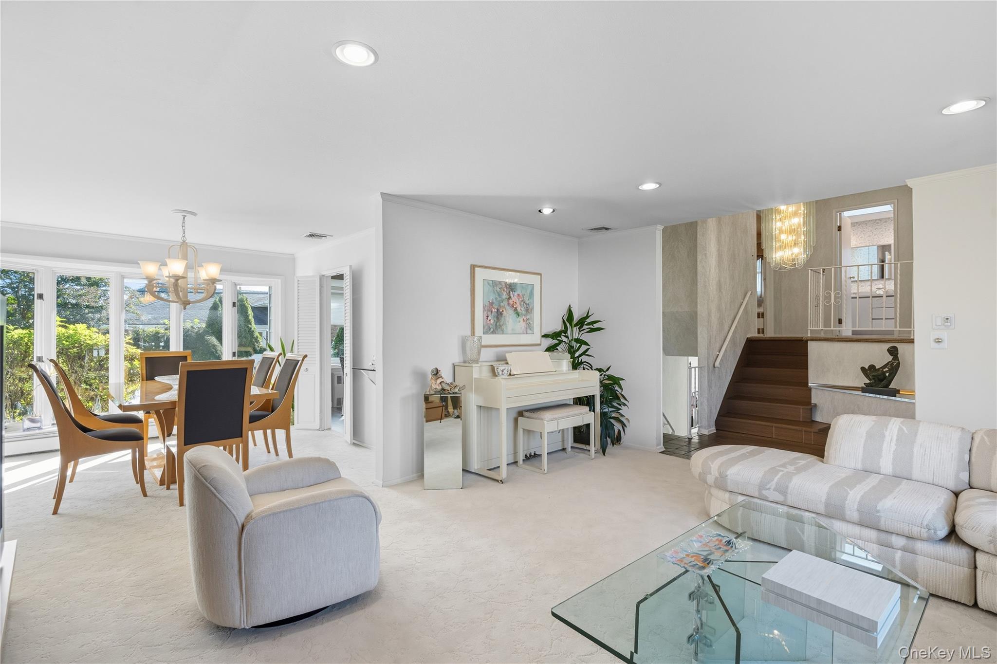 17 Center Drive, Syosset, NY 11791