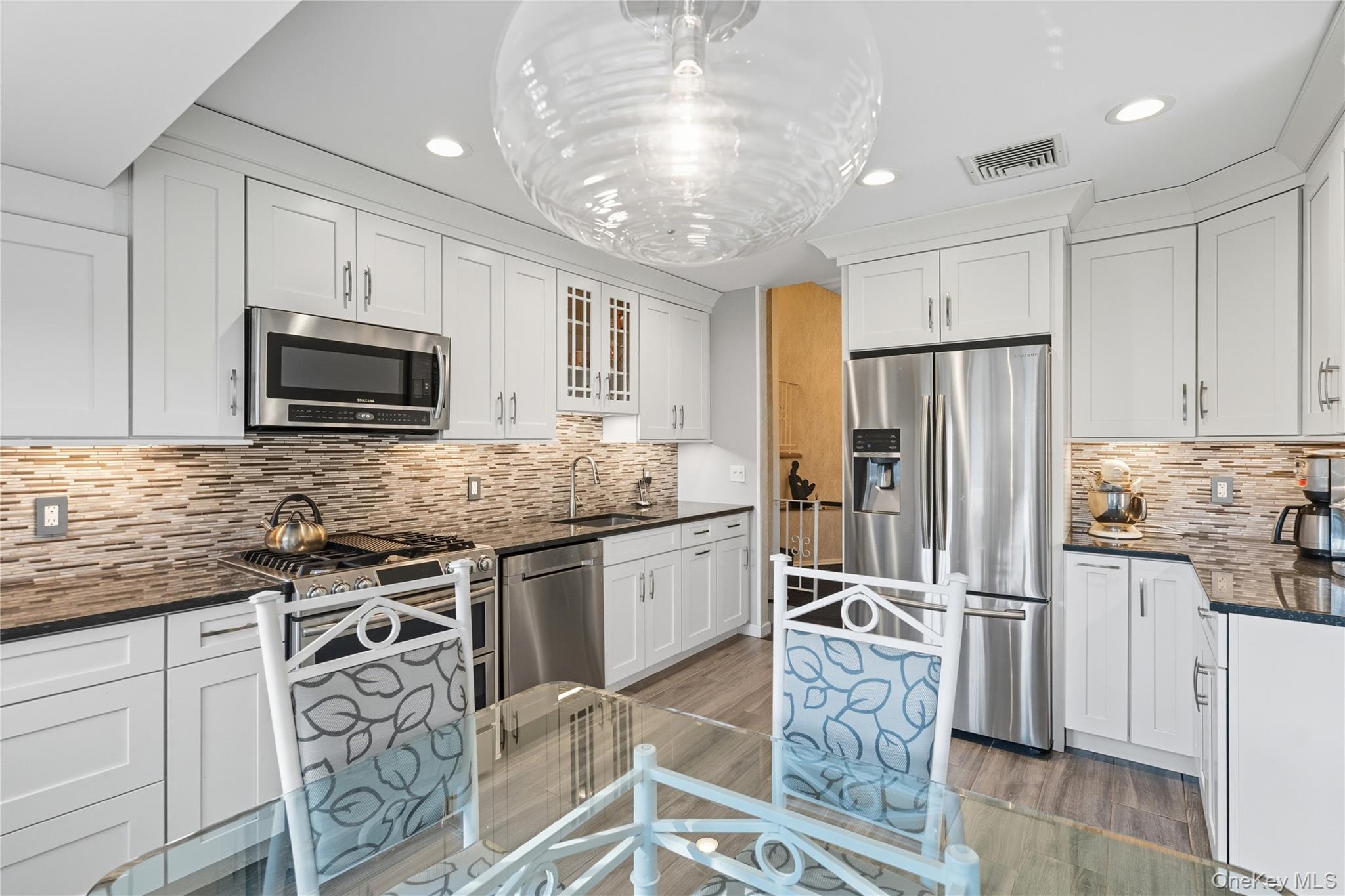 17 Center Drive, Syosset, NY 11791