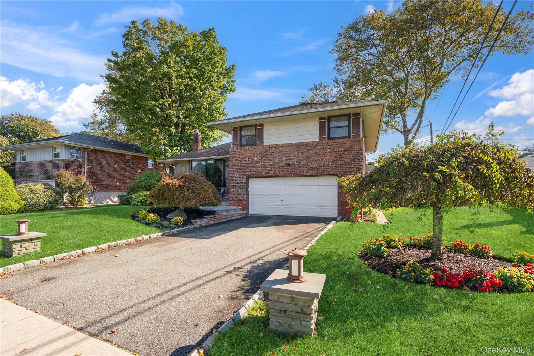 17 Center Drive, Syosset, NY 11791