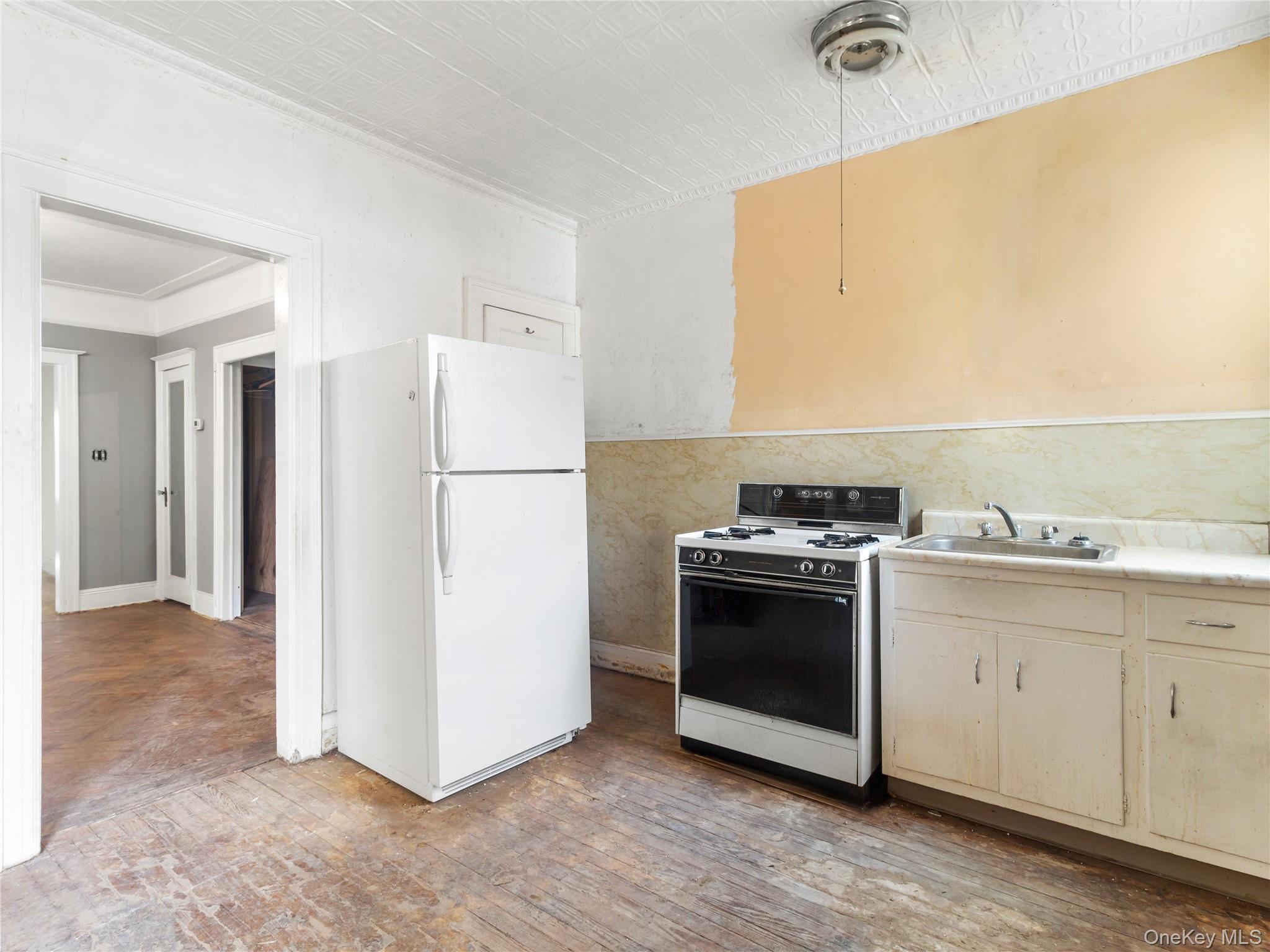 7021 72nd Place, Glendale, NY 11385