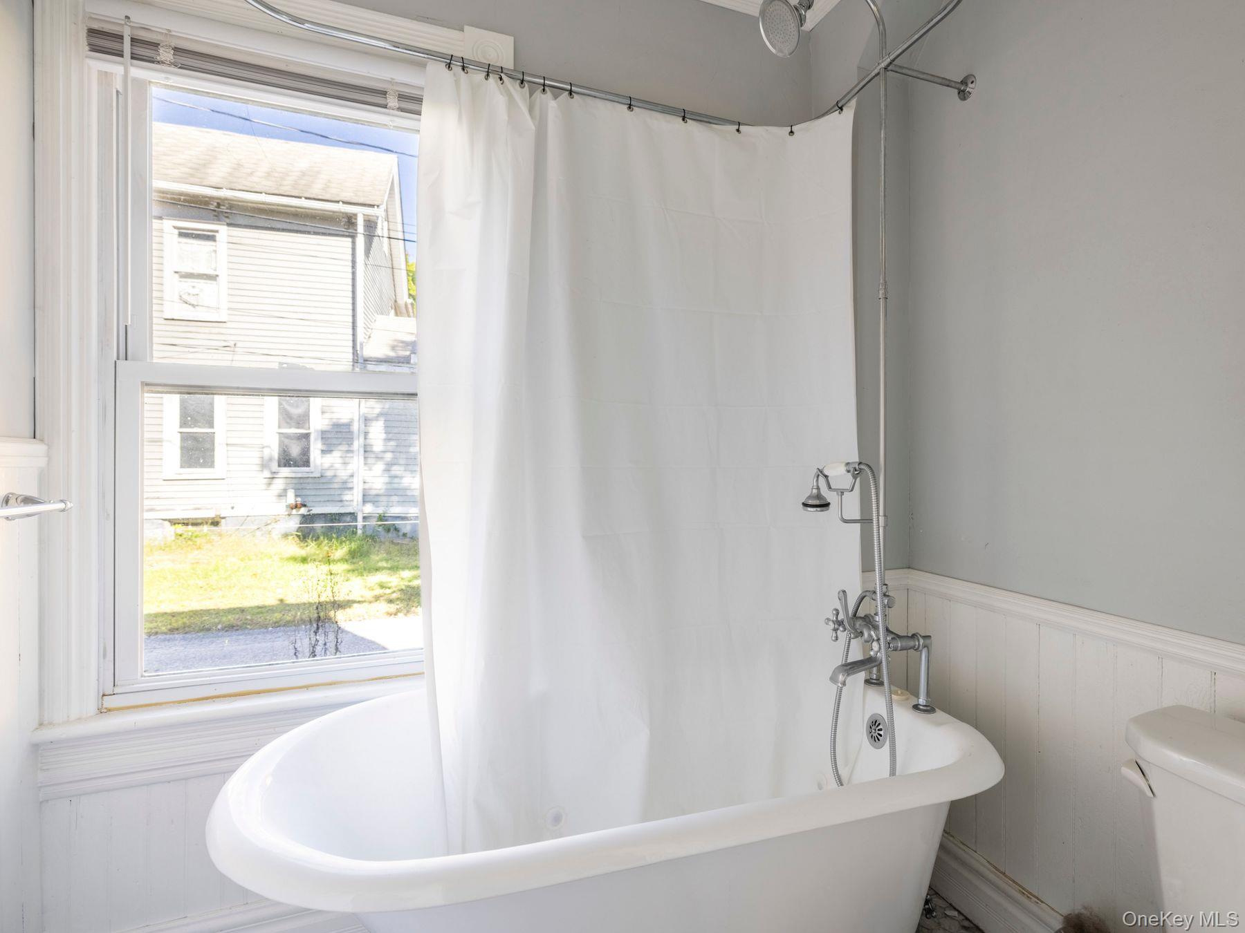 792 Springtown Road, Tillson, NY 12486