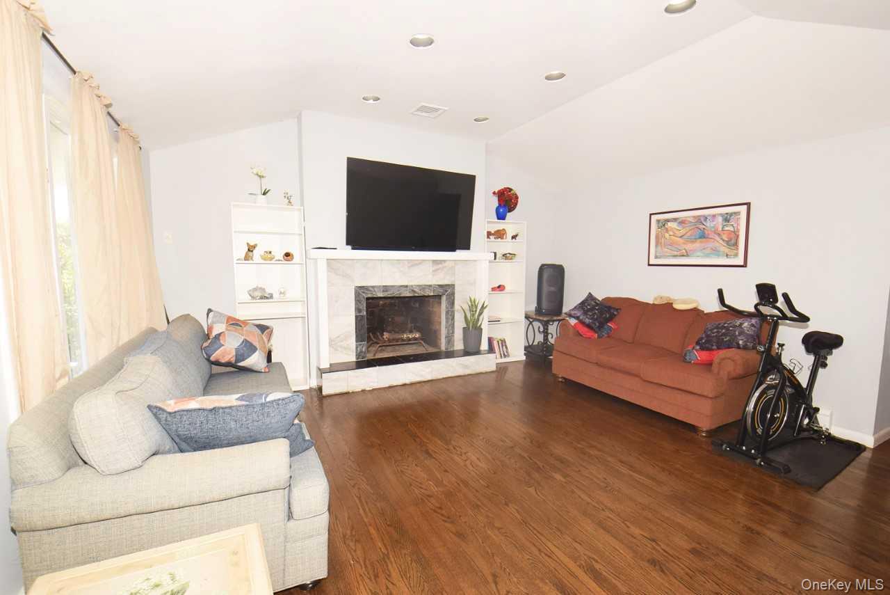 30 3rd Avenue, Huntington Station, NY 11746