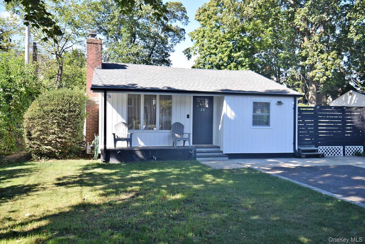 30 3rd Avenue, Huntington Station, NY 11746